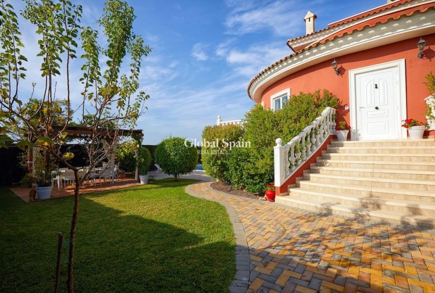 Resale - VILLA -
ROJALES - Inland