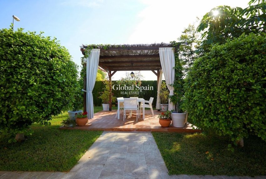 Resale - VILLA -
ROJALES - Inland