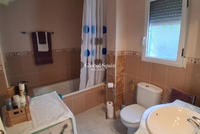 Resale - VILLA -
ROJALES - Inland