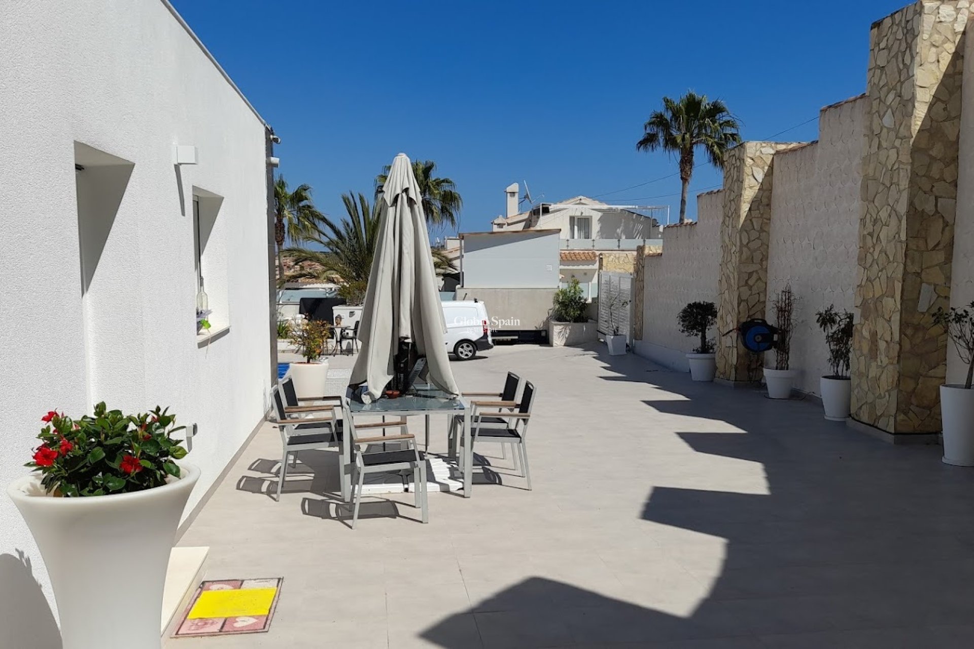 Resale - VILLA -
ROJALES - Inland