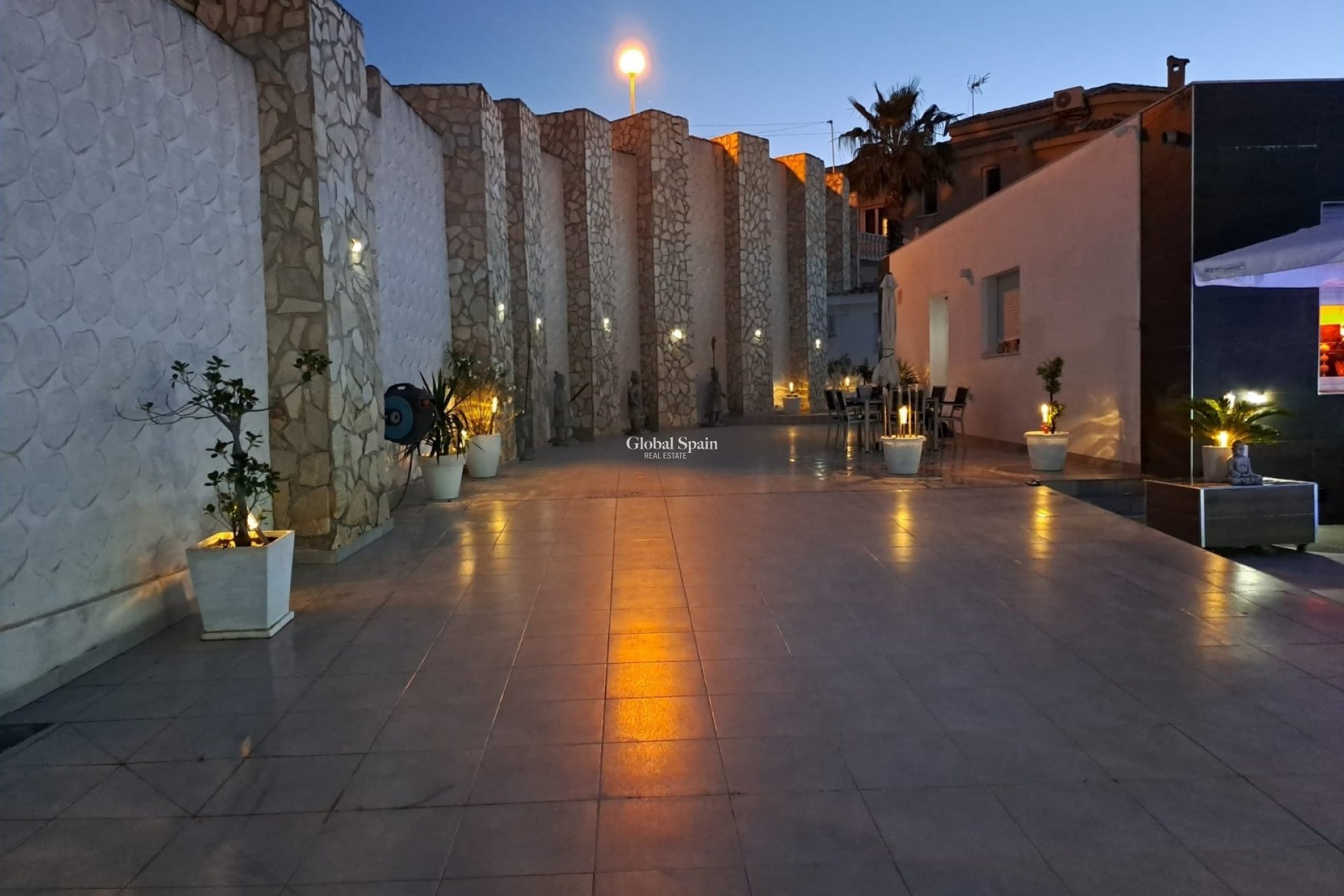 Resale - VILLA -
ROJALES - Inland