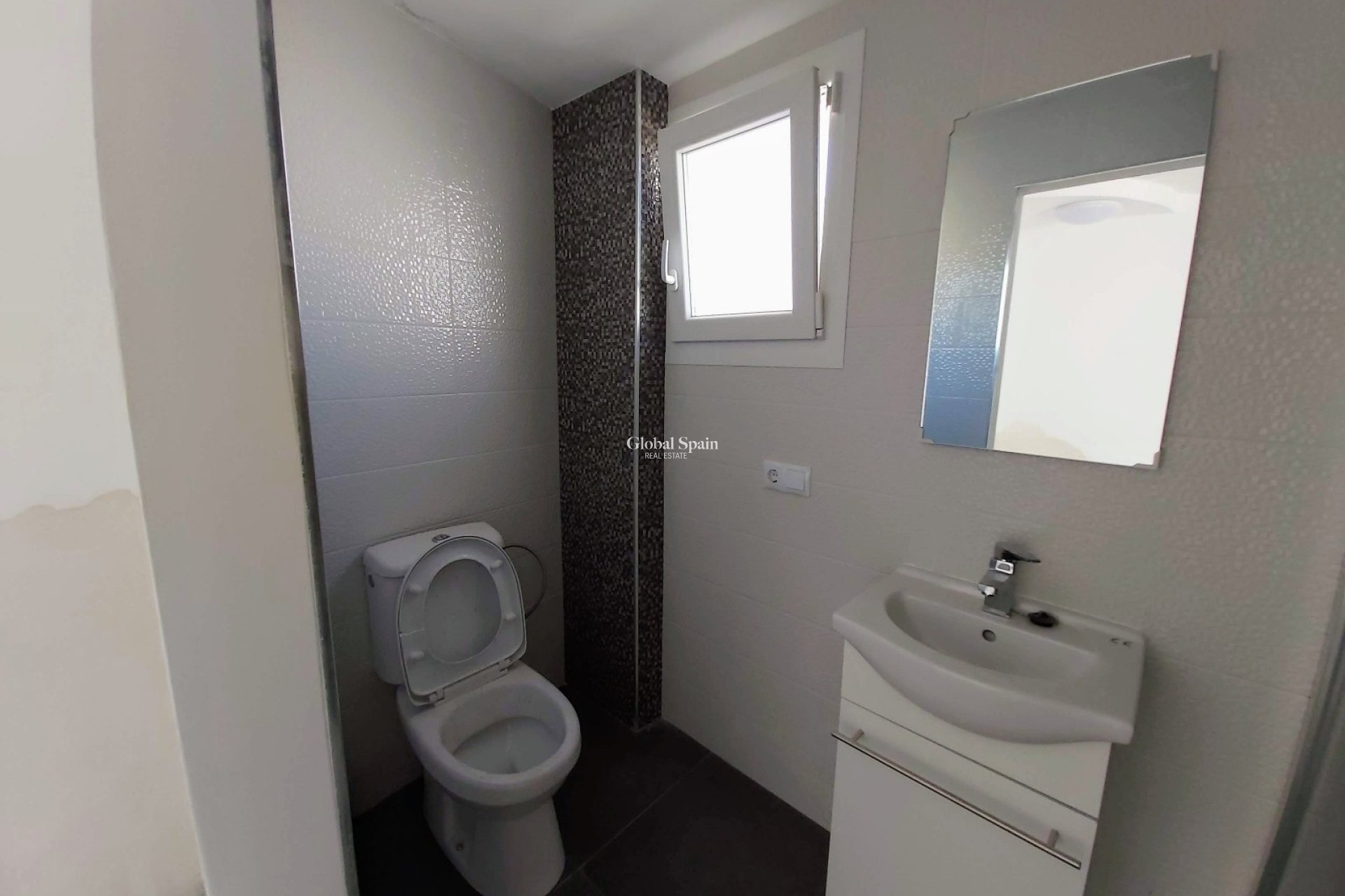 Resale - VILLA -
ROJALES - Inland