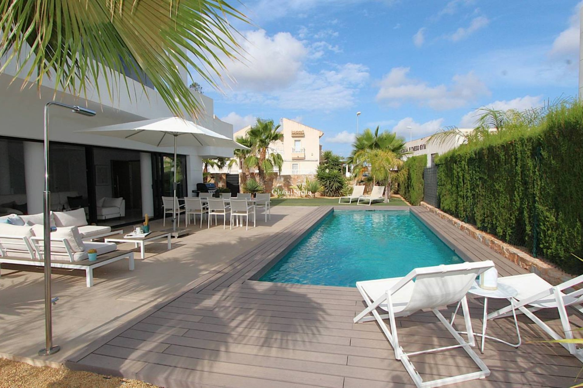 Resale - VILLA -
ROJALES - Inland