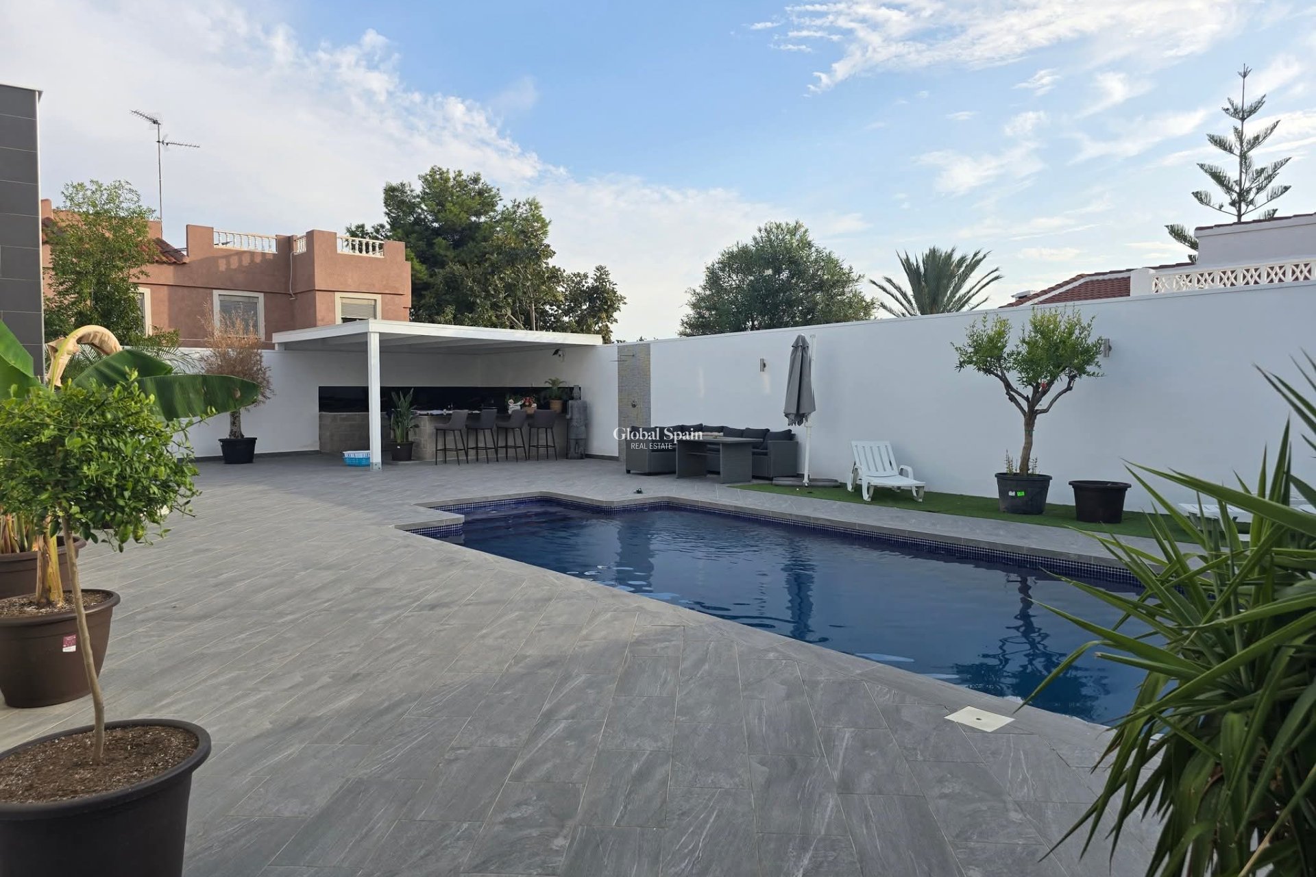Resale - VILLA -
ROJALES - Inland