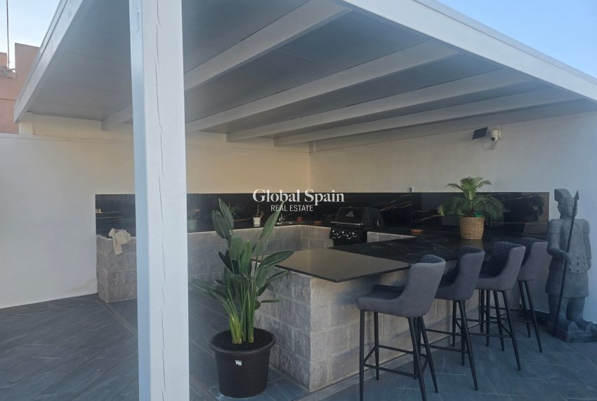 Resale - VILLA -
ROJALES - Inland
