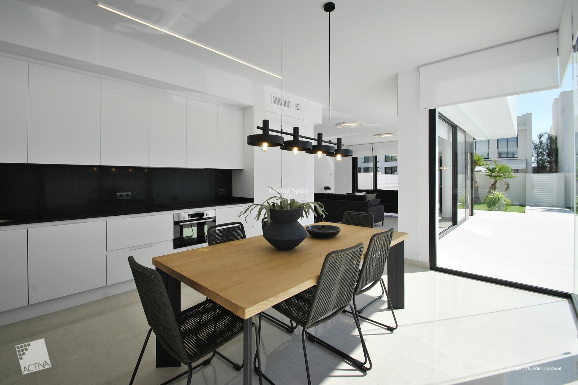 Resale - VILLA -
ROJALES - Inland