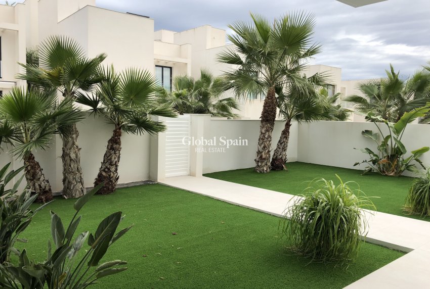 Resale - VILLA -
ROJALES - Inland