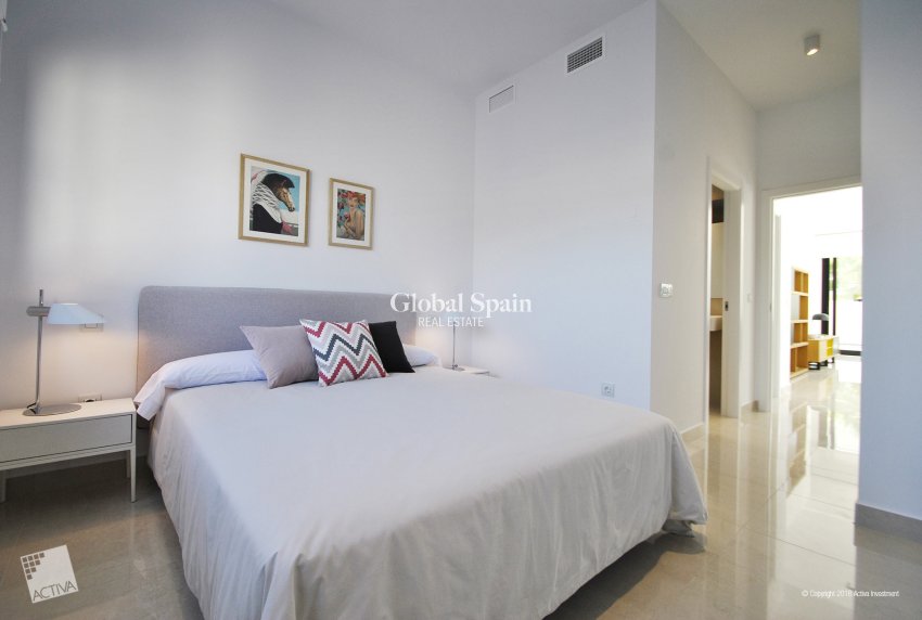 Resale - VILLA -
ROJALES - Inland