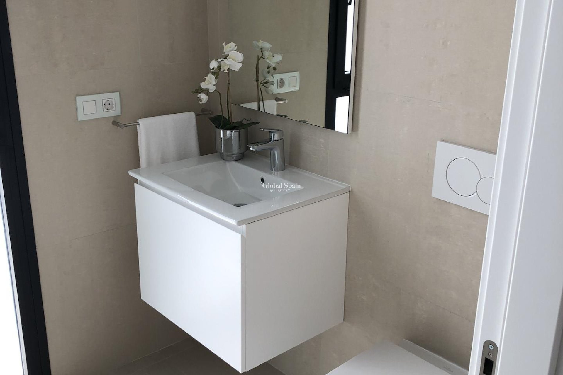 Resale - VILLA -
ROJALES - Inland