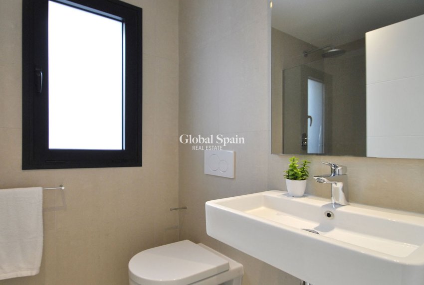 Resale - VILLA -
ROJALES - Inland