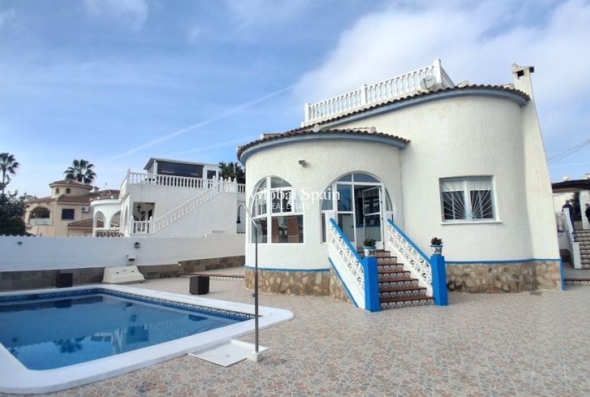 Resale - VILLA -
ROJALES - Inland