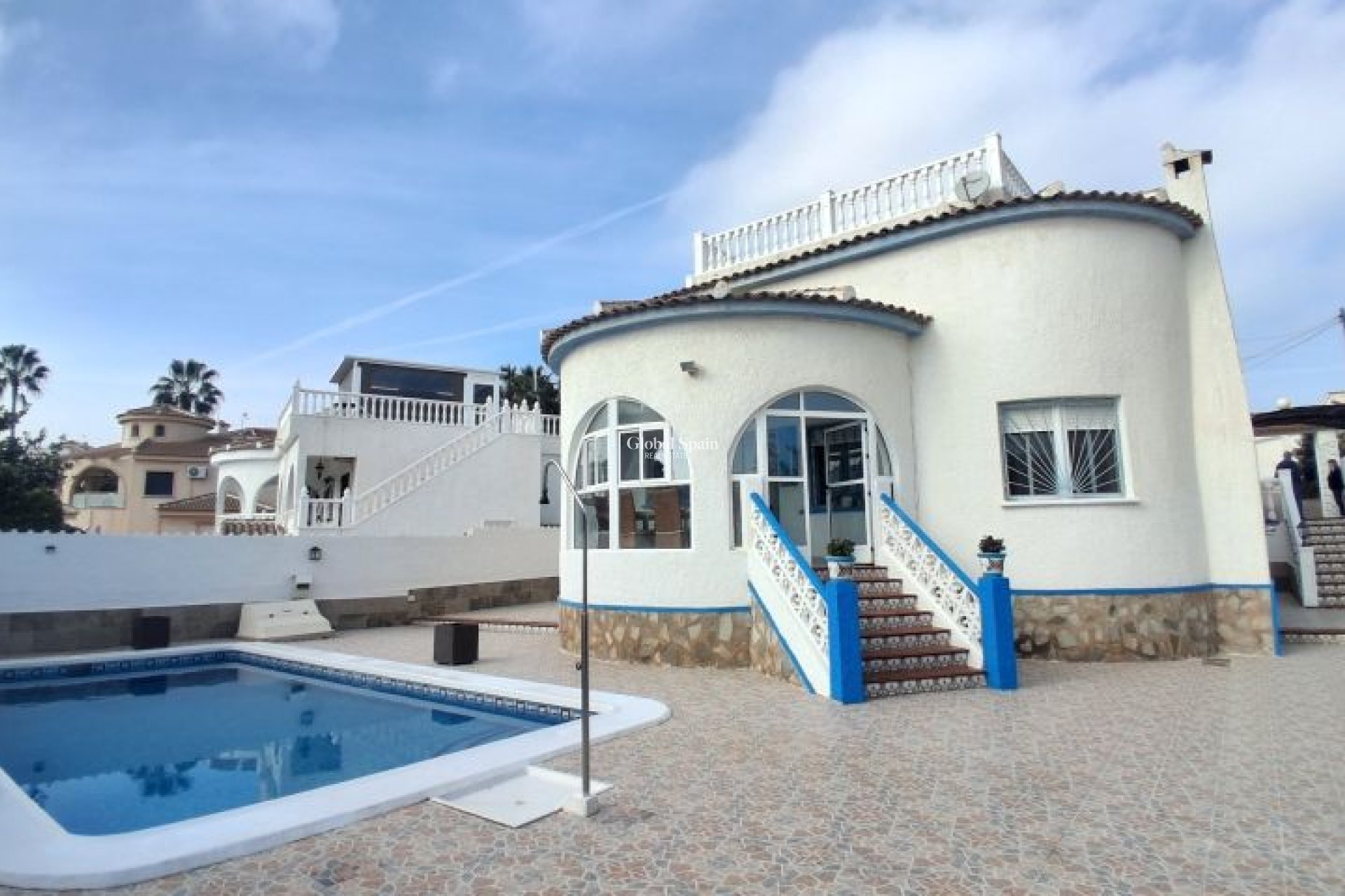Resale - VILLA -
ROJALES - Inland