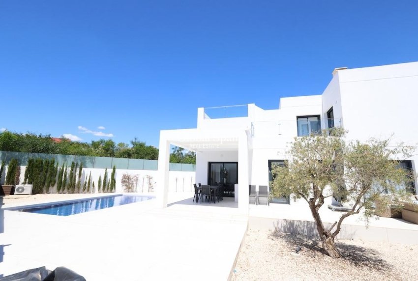 Resale - VILLA -
ROJALES - Inland