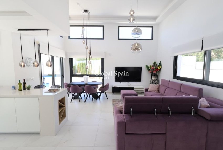 Resale - VILLA -
ROJALES - Inland