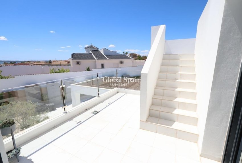 Resale - VILLA -
ROJALES - Inland