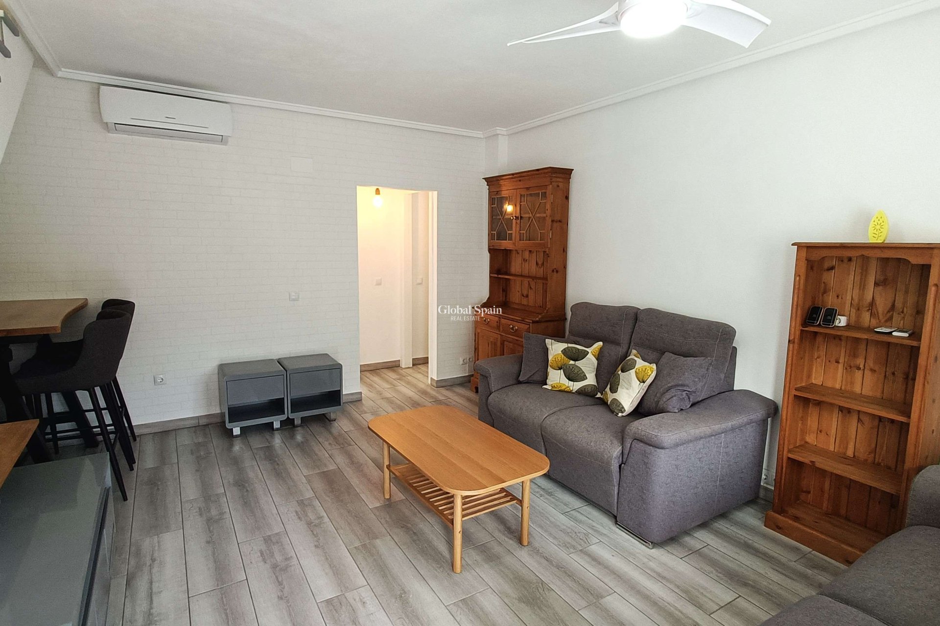 Resale - VILLA -
ROJALES - Inland