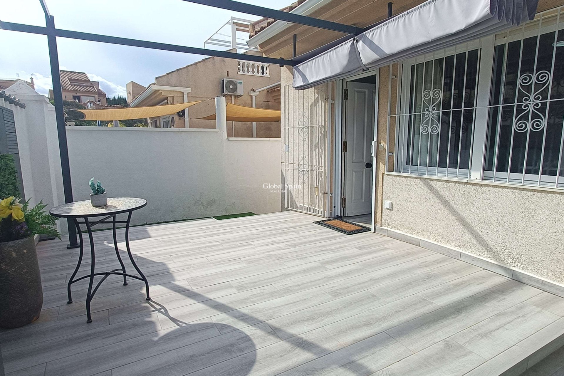 Resale - VILLA -
ROJALES - Inland