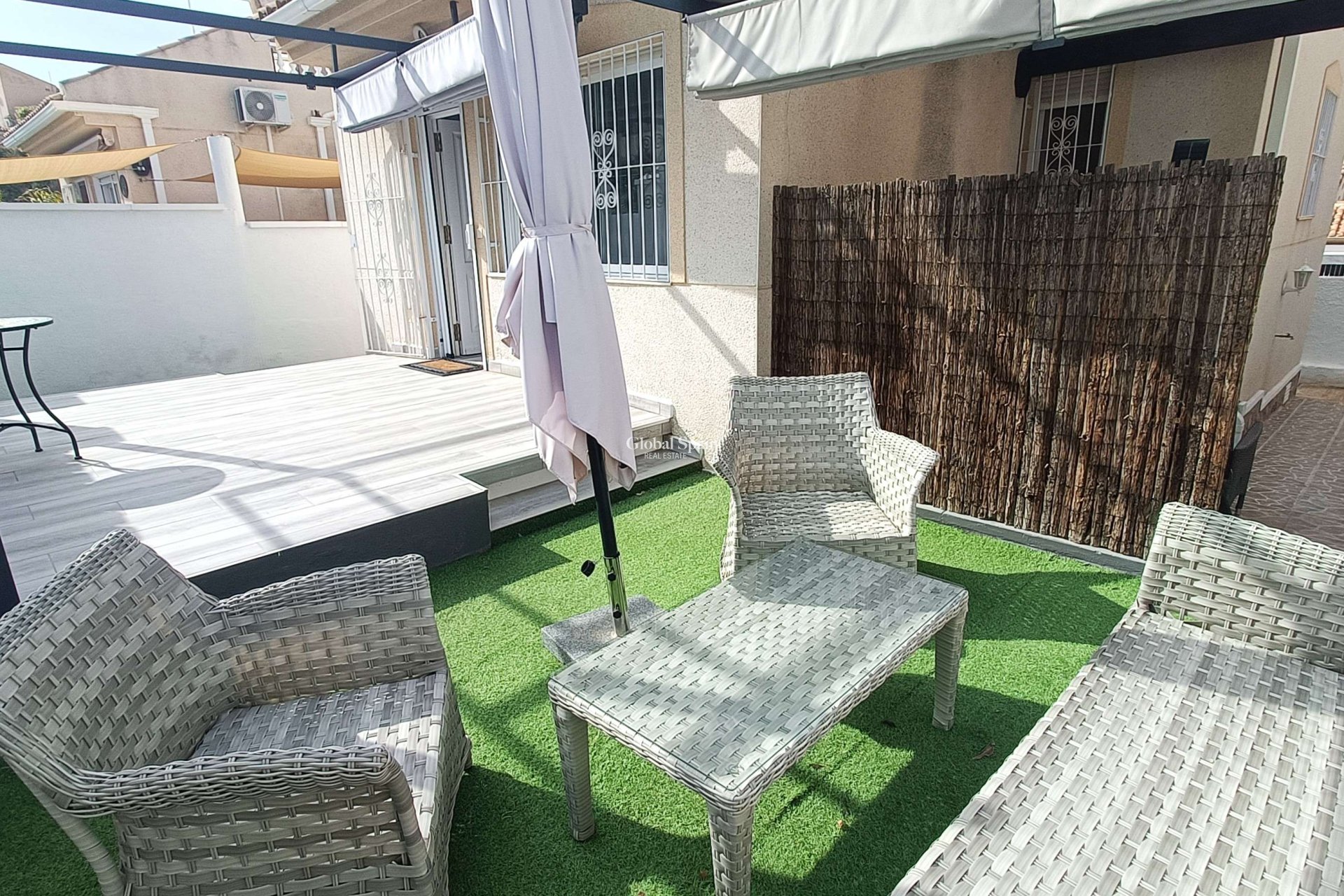 Resale - VILLA -
ROJALES - Inland