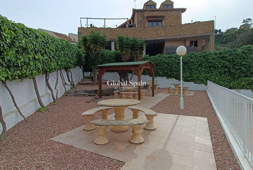 Resale - VILLA -
ROJALES - Inland
