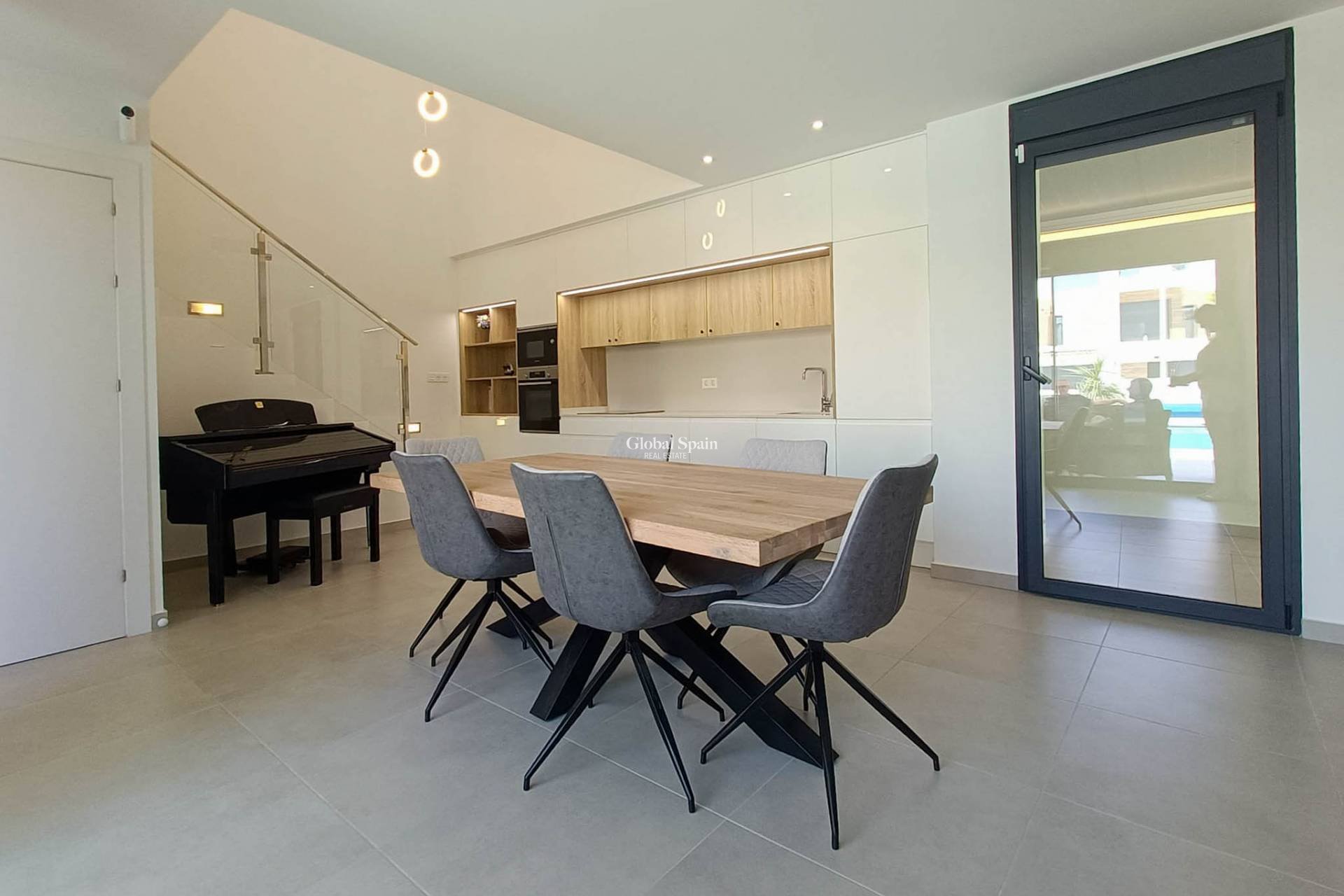 Resale - VILLA -
ROJALES - Inland