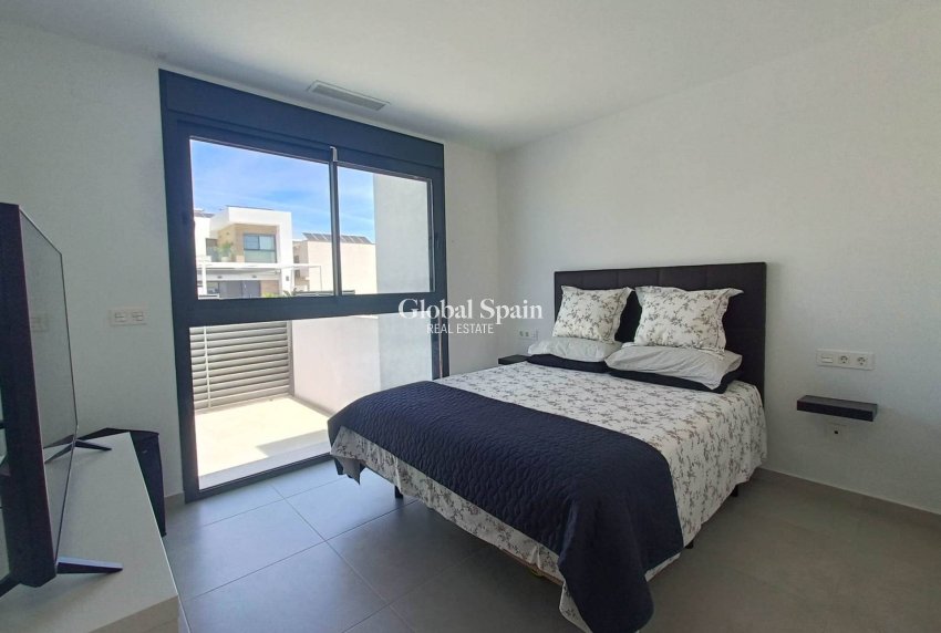 Resale - VILLA -
ROJALES - Inland
