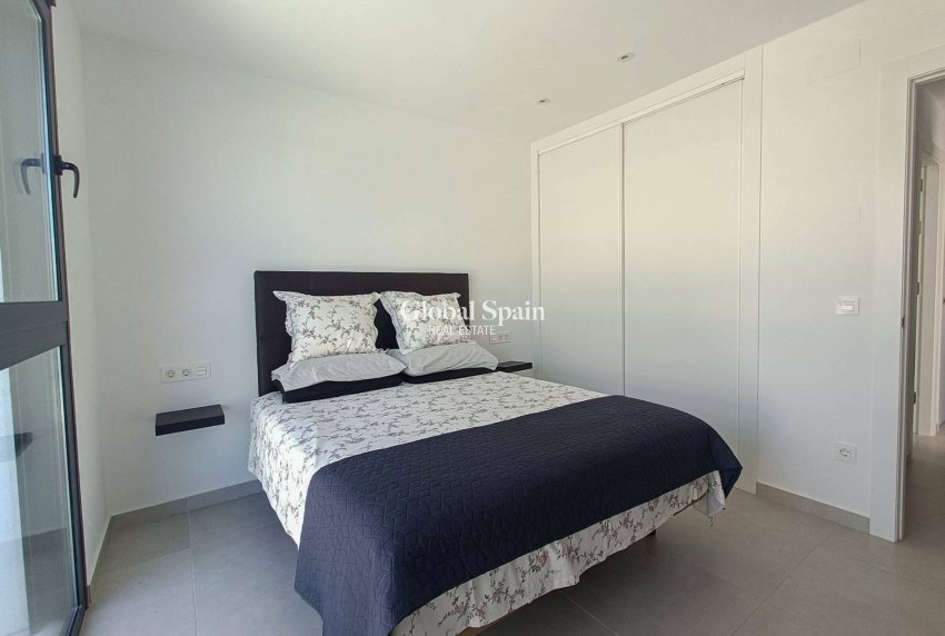 Resale - VILLA -
ROJALES - Inland