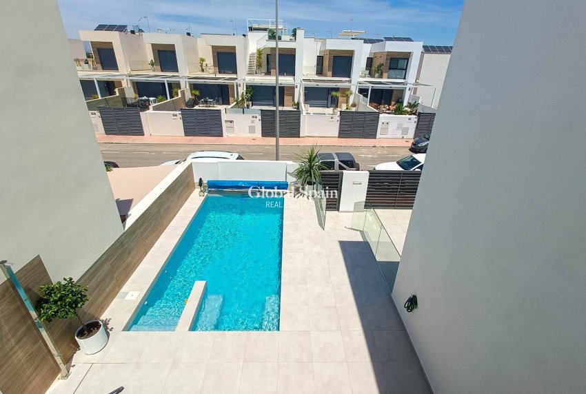 Resale - VILLA -
ROJALES - Inland