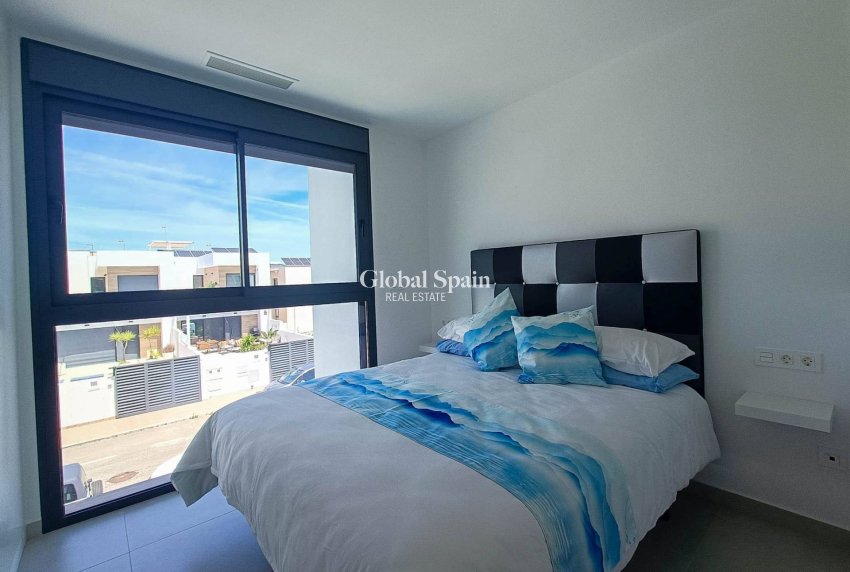 Resale - VILLA -
ROJALES - Inland