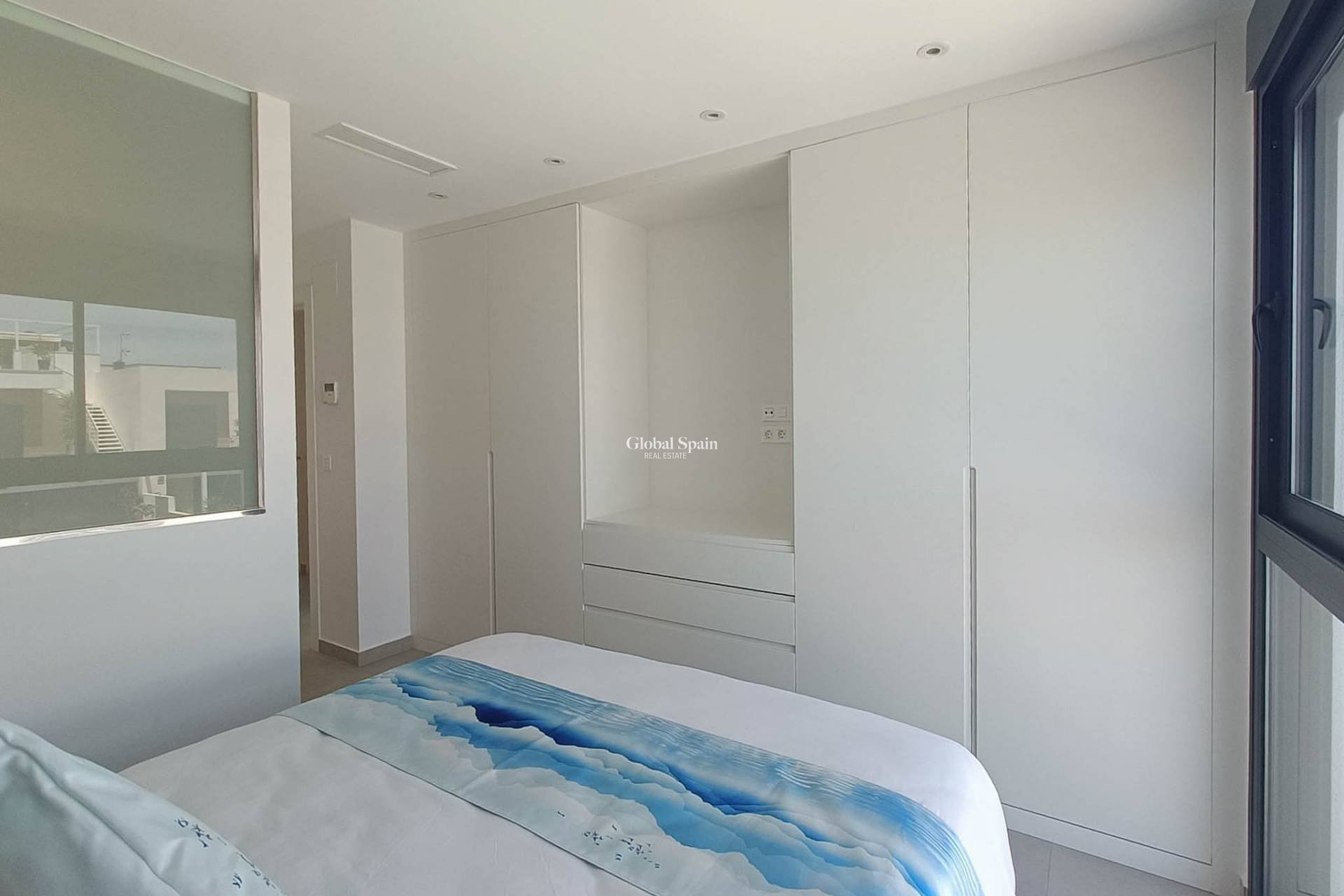 Resale - VILLA -
ROJALES - Inland