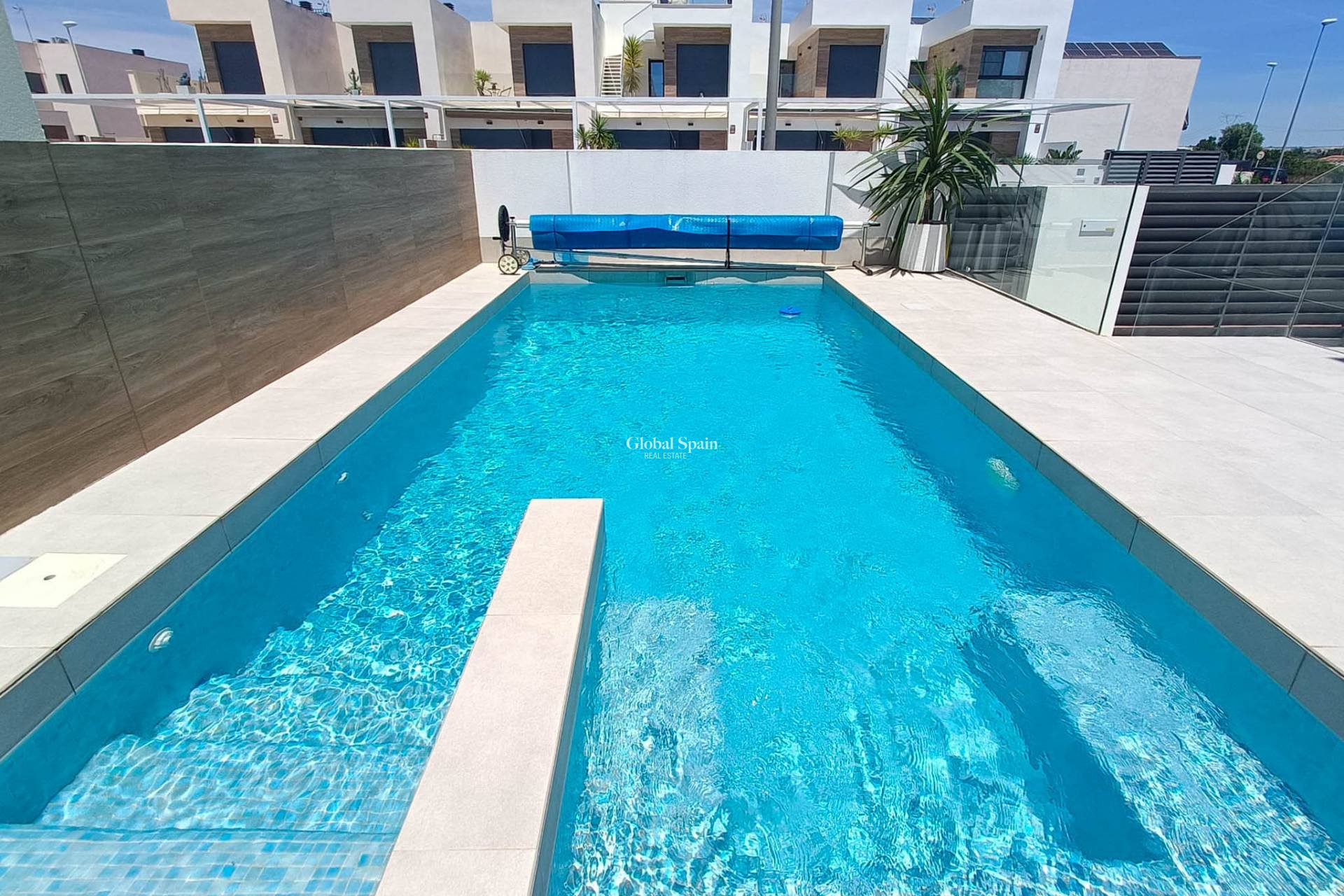 Resale - VILLA -
ROJALES - Inland