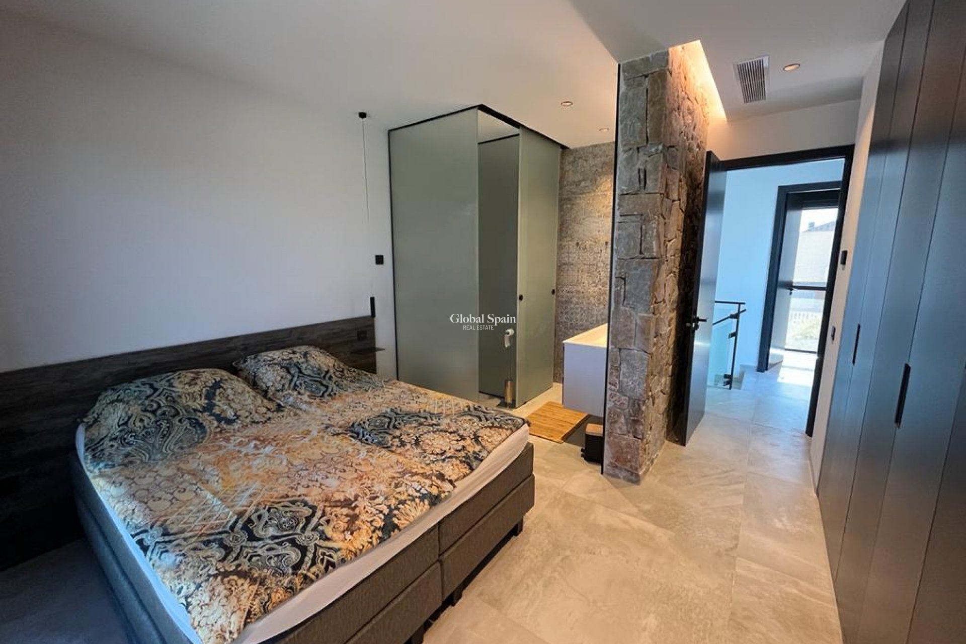 Resale - VILLA -
ROJALES - Inland