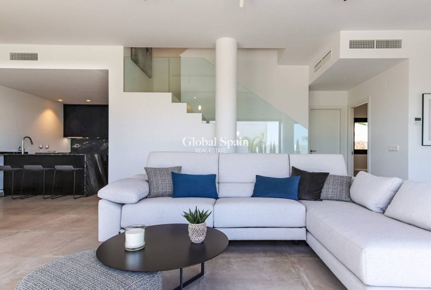 Resale - VILLA -
ROJALES - Inland