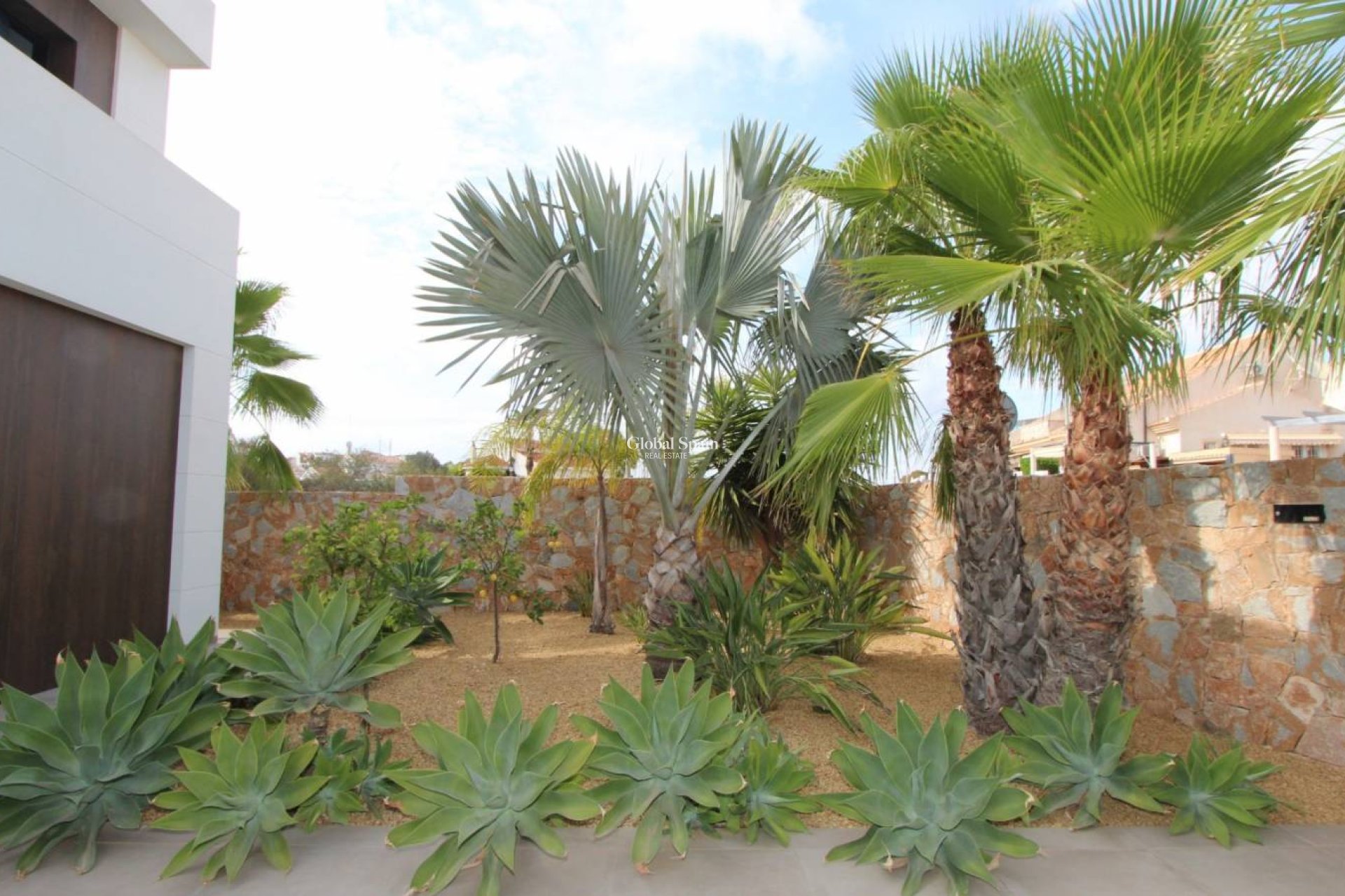 Resale - VILLA -
ROJALES - Inland