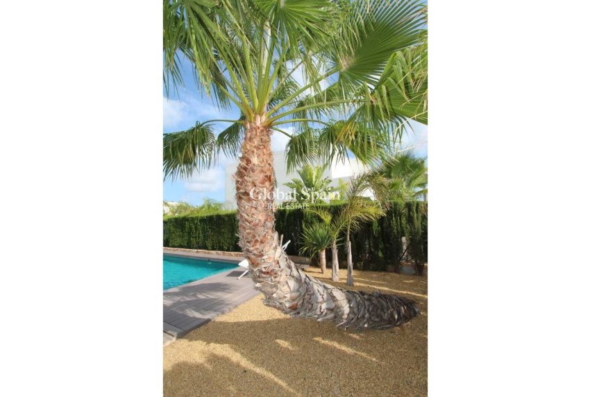 Resale - VILLA -
ROJALES - Inland
