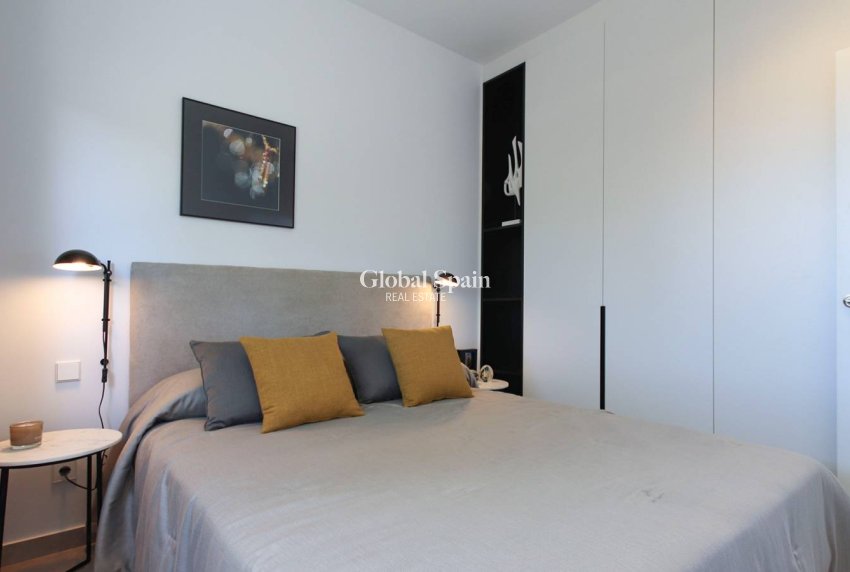 Resale - VILLA -
ROJALES - Inland