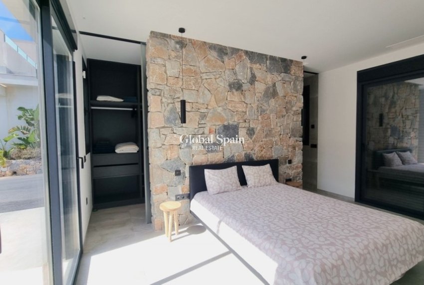 Resale - VILLA -
ROJALES - Inland
