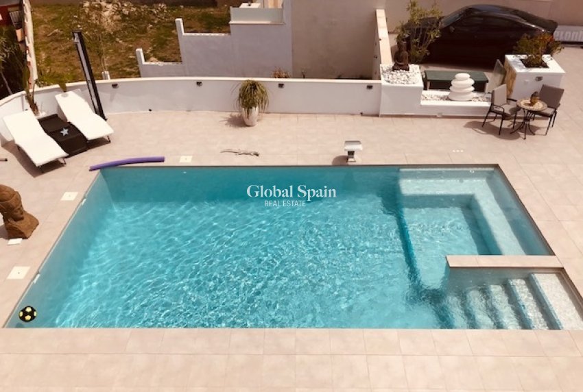 Resale - VILLA -
ROJALES - Inland