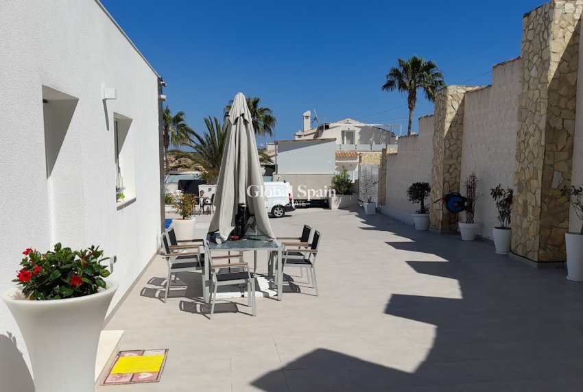 Resale - VILLA -
ROJALES - Inland