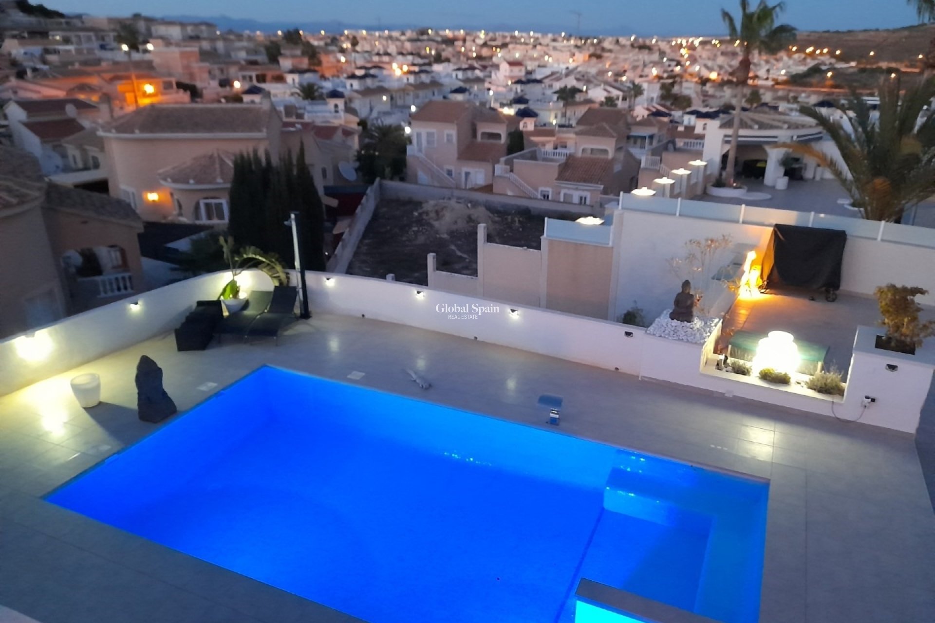 Resale - VILLA -
ROJALES - Inland
