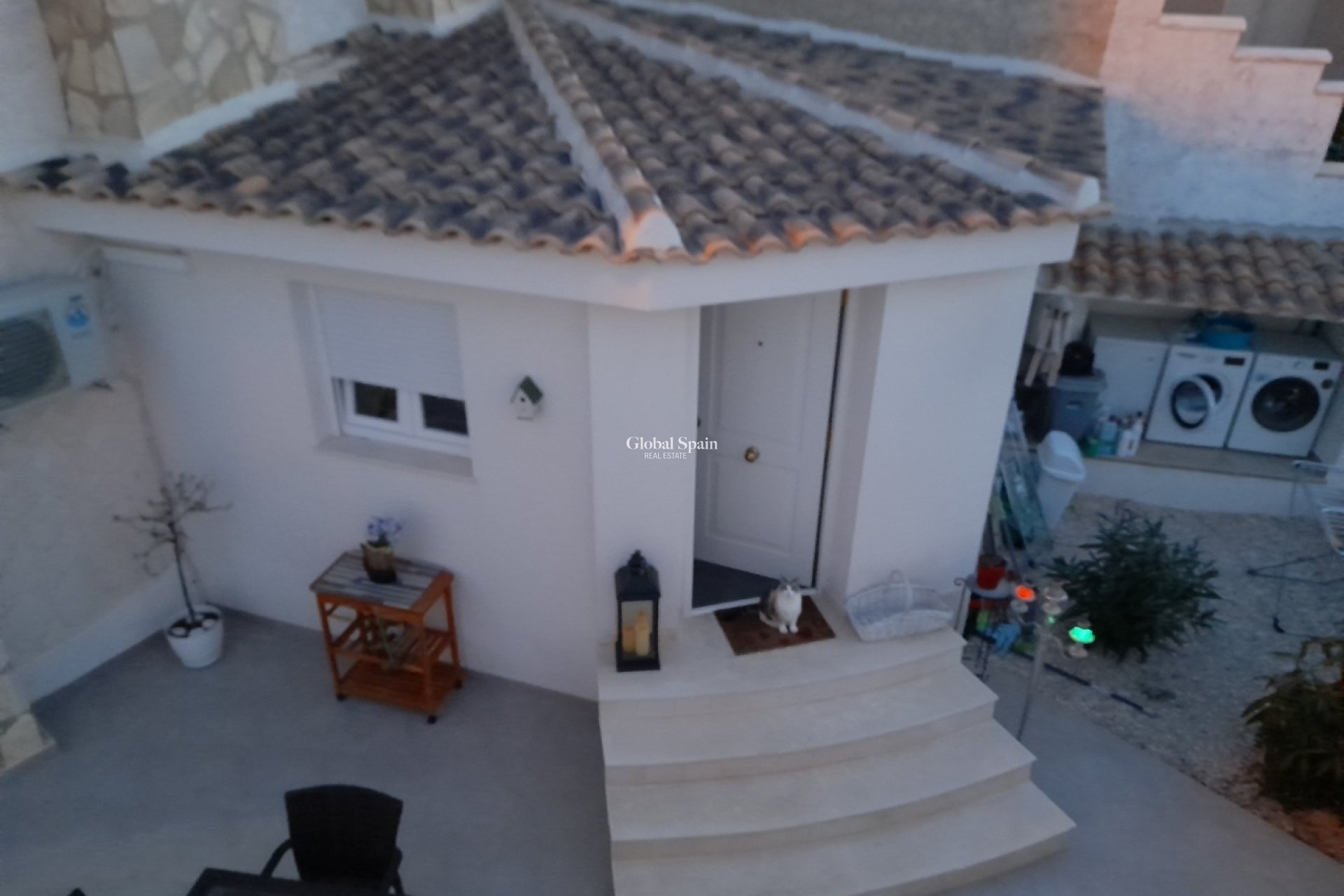 Resale - VILLA -
ROJALES - Inland