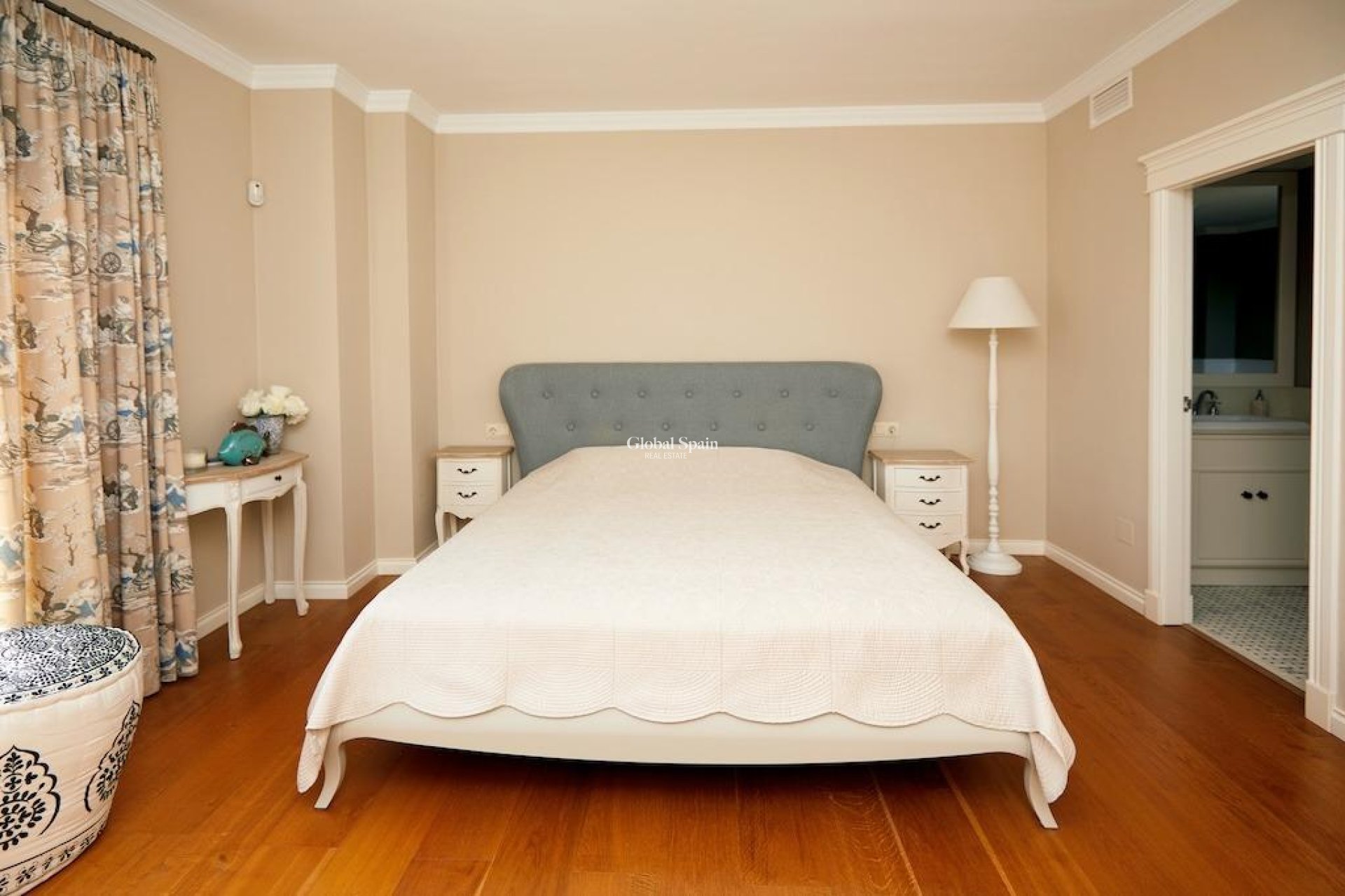 Resale - VILLA -
ROJALES - Inland