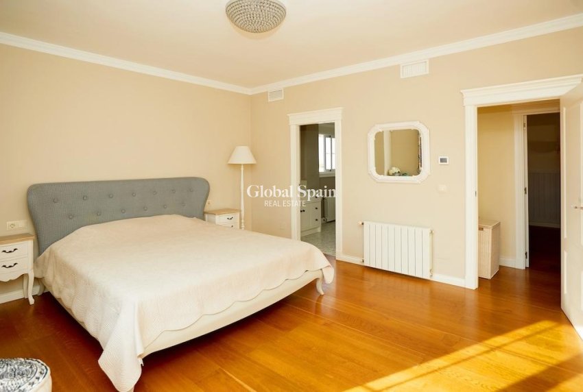 Resale - VILLA -
ROJALES - Inland