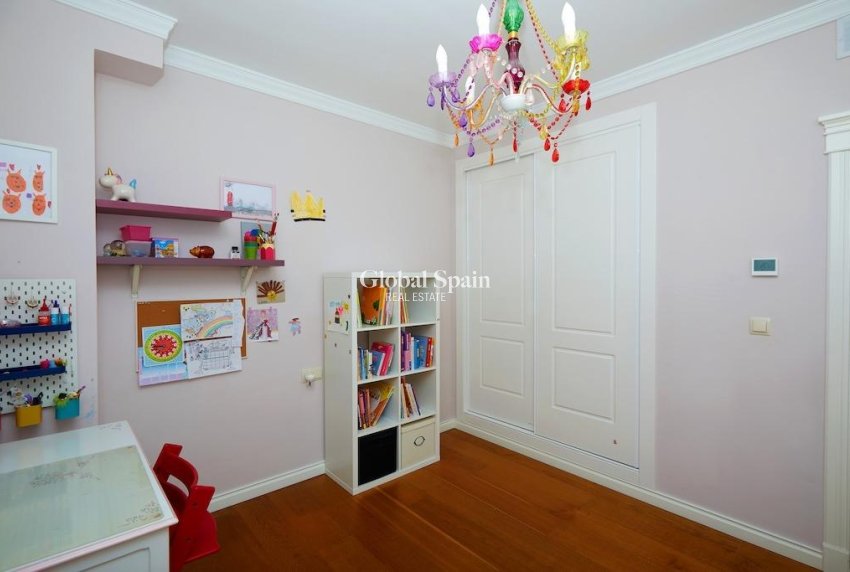 Resale - VILLA -
ROJALES - Inland