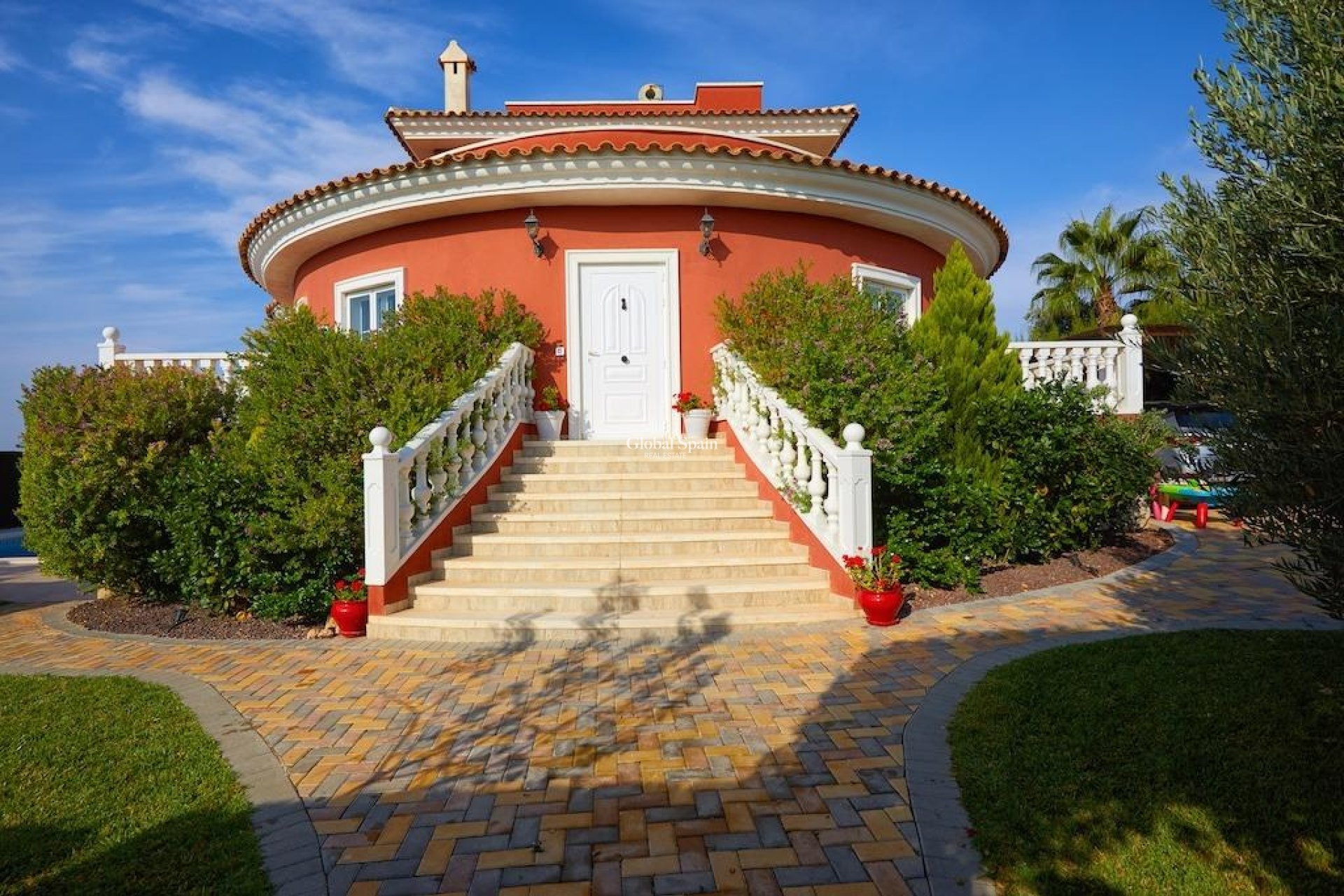 Resale - VILLA -
ROJALES - Inland