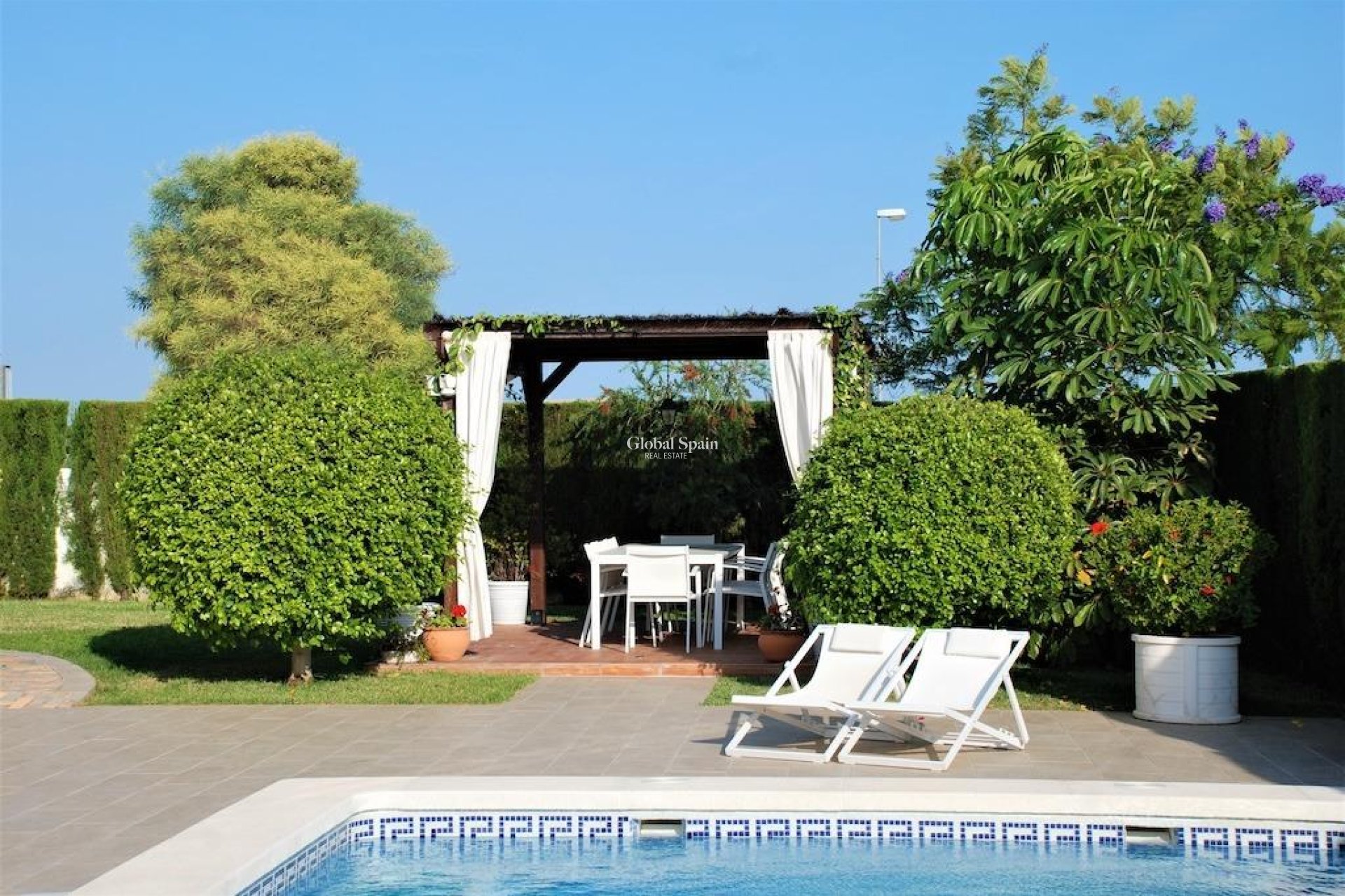 Resale - VILLA -
ROJALES - Inland