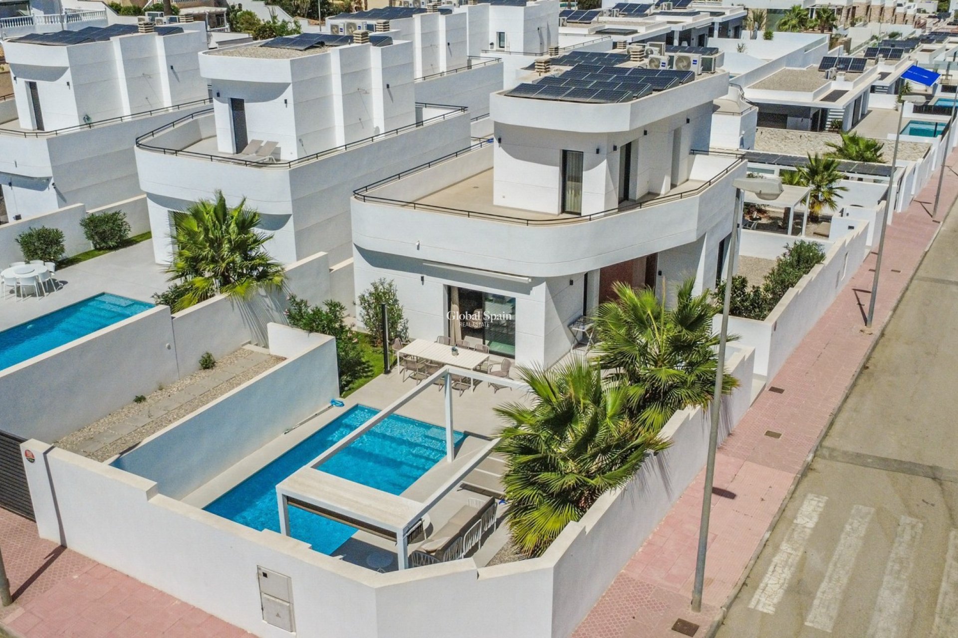 Resale - VILLA -
ROJALES - Inland