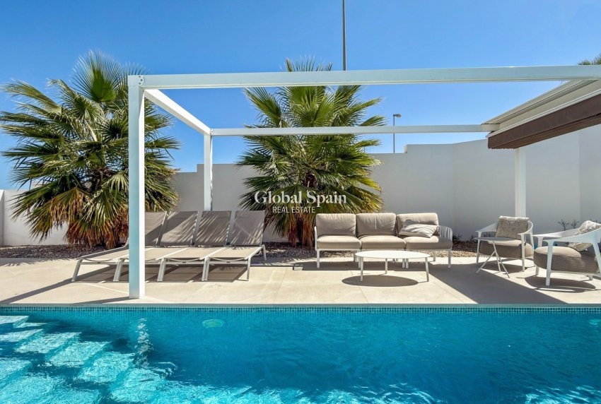 Resale - VILLA -
ROJALES - Inland
