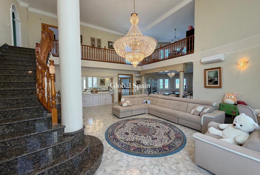 Resale - VILLA -
ROJALES - La Fiesta