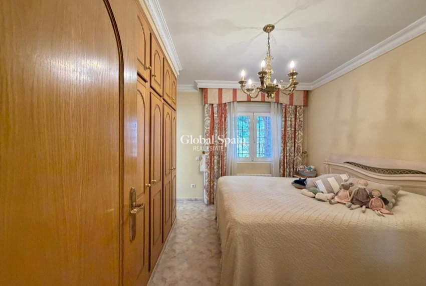 Resale - VILLA -
ROJALES - La Fiesta