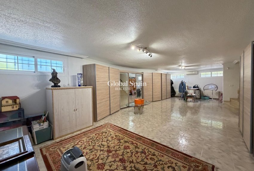 Resale - VILLA -
ROJALES - La Fiesta